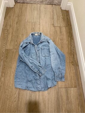 Vintage 90’s Light Wash Denim Button-Up Shirt